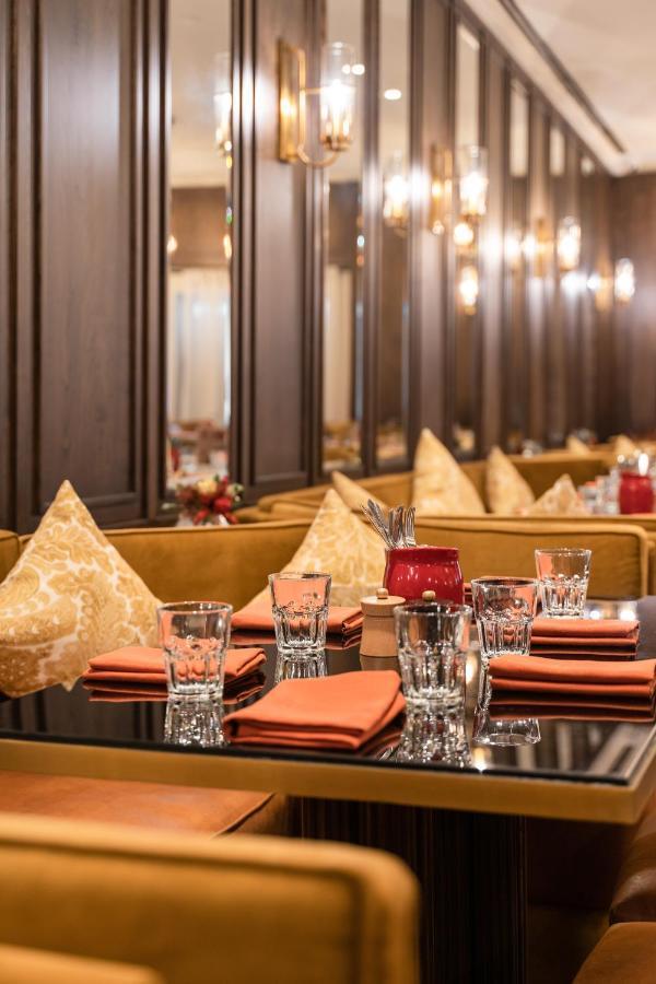 President - Ihcl Seleqtions Hotel Mumbai Exterior photo The interior of the restaurant